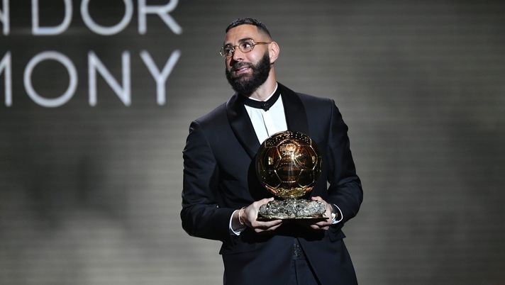 PARIS, FRANCE - OCTOBER 17: Karim Benzema receives the Ballon d'Or award during the Ballon D'Or ceremony at Theatre Du Chatelet In Paris on October 17, 2022 in Paris, France. (Photo by Aurelien Meunier/Getty Images) benzema