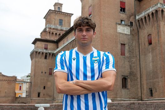Foto Twitter - SPAL Ferrara Burdisso sugli spalti per una partita di Serie B: i dettagli- immagine 2