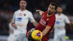 UFFICIALE. Roma, Mkhitaryan prolunga fino ad agosto: accordo preliminare anche per la prossima stagione. L’armeno: “Sono felice”