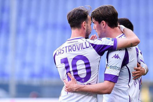 GENOA, ITALY - APRIL 21: Dusan Vlahovic of Fiorentina (R) celebrates with his team-mate Gaetano Castrovilli after scoring a goal during the Serie A match between Genoa CFC and ACF Fiorentina at Stadio Luigi Ferraris on April 4, 2021 in Genoa, Italy. (Photo by Getty Images) GENOA, ITALY - APRIL 21: Dusan Vlahovic of Fiorentina (R) celebrates with his team-mate Gaetano Castrovilli after scoring a goal during the Serie A match between Genoa CFC and ACF Fiorentina at Stadio Luigi Ferraris on April 4, 2021 in Genoa, Italy. (Photo by Getty Images)