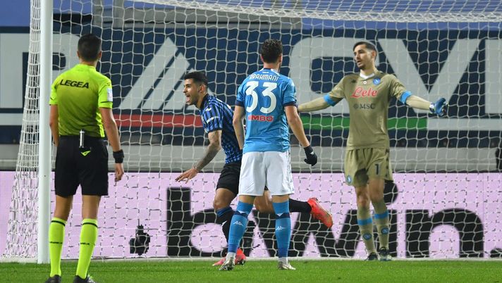 BERGAMO, ITALY - FEBRUARY 21: Cristian Romero of Atalanta celebrates after scoring their side's fourth goal during the Serie A match between Atalanta BC and SSC Napoli at Gewiss Stadium on February 21, 2021 in Bergamo, Italy. Sporting stadiums around Italy remain under strict restrictions due to the Coronavirus Pandemic as Government social distancing laws prohibit fans inside venues resulting in games being played behind closed doors. (Photo by Valerio Pennicino/Getty Images) BERGAMO, ITALY - FEBRUARY 21: Cristian Romero of Atalanta celebrates after scoring their side's fourth goal during the Serie A match between Atalanta BC and SSC Napoli at Gewiss Stadium on February 21, 2021 in Bergamo, Italy. Sporting stadiums around Italy remain under strict restrictions due to the Coronavirus Pandemic as Government social distancing laws prohibit fans inside venues resulting in games being played behind closed doors. (Photo by Valerio Pennicino/Getty Images)