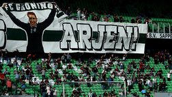 Groningen, poker a sorpresa al PSV: e alla fine i giocatori imitano i tifosi…