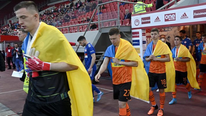 Getty Images Roma-Shakhtar, ucraini in campo con i nomi delle città bombardate sulla maglia - immagine 1
