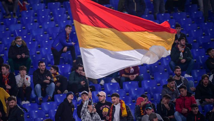 Il tifoso è stabile e c’è la giacca di Mou. Inno, la sfida è vinta - immagine 1