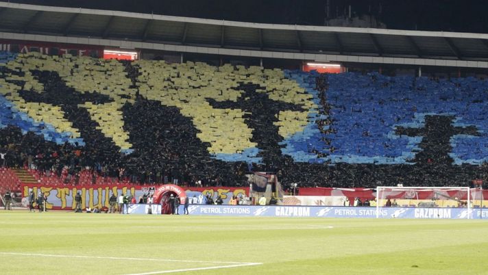 Un cimitero gialloblu: la coreografia del derby di Belgrado sconvolge l’Europa - immagine 1