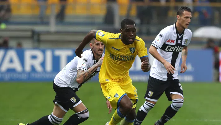 PARMA, ITALY - NOVEMBER 04:  Joel Campbell of Frosinone Calcio in action during the Serie A match between Parma Calcio and Frosinone Calcioat Stadio Ennio Tardini on November 4, 2018 in Parma, Italy.  (Photo by Marco Luzzani/Getty Images)