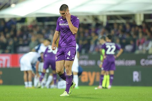 FLORENCE, ITALY - OCTOBER 10: Nikola Milenkovic of ACF Fiorentina shows his dejection during the Serie A match between ACF Fiorentina and SS Lazio at Stadio Artemio Franchi on October 10, 2022 in Florence, Italy. (Photo by Gabriele Maltinti/Getty Images) Difesa distratta: la Fiorentina subisce poco, ma incassa troppi gol- immagine 2