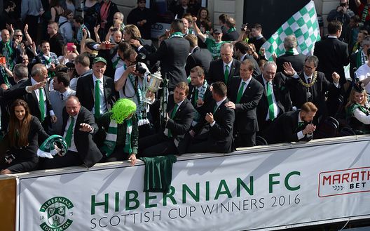 EDINBURGH, SCOTLAND - MAY 22: Hibernian manager Alan Stubbs with the Scottish Cup as Hibernian FC celebrate winning the Scottish Cup yesterday against Rangers FC as they parade the Scottish Cup to their fans on an open top bus along Leith Walk on May 22, 2016 in Edinburgh, Scotland. (Photo by Mark Runnacles/Getty Images) EDINBURGH, SCOTLAND - MAY 22: Hibernian manager Alan Stubbs with the Scottish Cup as Hibernian FC celebrate winning the Scottish Cup yesterday against Rangers FC as they parade the Scottish Cup to their fans on an open top bus along Leith Walk on May 22, 2016 in Edinburgh, Scotland. (Photo by Mark Runnacles/Getty Images)