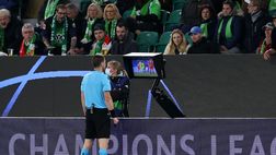Delirio VAR a Wolfsburg: assurdo rigore per il Siviglia | VIDEO