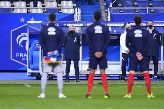 PARIS, FRANCE - MARCH 24: Didier Deschamps, Head Coach of France stands for the national anthems prior to the FIFA World Cup 2022 Qatar qualifying match between France and Ukraine on March 24, 2021 in Paris, France. Sporting stadiums around France remain under strict restrictions due to the Coronavirus Pandemic as Government social distancing laws prohibit fans inside venues resulting in games being played behind closed doors. (Photo by Aurelien Meunier/Getty Images) Mondiali, Argentina campione del Mondo ai rigori- immagine 2