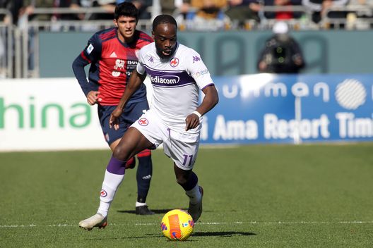 CAGLIARI, ITALY - JANUARY 23: Jonathan Ikonè of Fiorentina in action during the Serie A match between Cagliari Calcio and ACF Fiorentina at Sardegna Arena on January 23, 2022 in Cagliari, Italy. (Photo by Enrico Locci/Getty Images) Formazioni ufficiali: tridente confermato, c’è Duncan- immagine 2