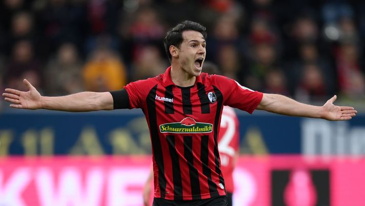 FREIBURG IM BREISGAU, GERMANY - FEBRUARY 22: Nicolas Hoefler of Freiburg gestures during the Bundesliga match between Sport-Club Freiburg and Fortuna Duesseldorf at Schwarzwald-Stadion on February 22, 2020 in Freiburg im Breisgau, Germany. (Photo by Matthias Hangst/Bongarts/Getty Images) FREIBURG IM BREISGAU, GERMANY - FEBRUARY 22: Nicolas Hoefler of Freiburg gestures during the Bundesliga match between Sport-Club Freiburg and Fortuna Duesseldorf at Schwarzwald-Stadion on February 22, 2020 in Freiburg im Breisgau, Germany. (Photo by Matthias Hangst/Bongarts/Getty Images)