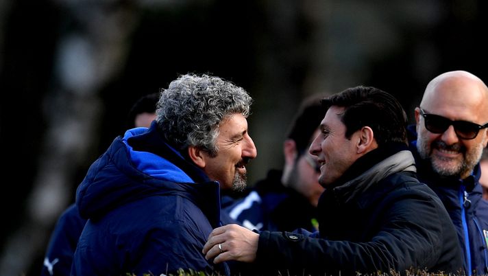 COMO, ITALY - FEBRUARY 07: Dario Hubner (L) and Vice President of FC Internazionale Milano Javier Zanetti chat during a FC Internazionale training session at Suning Training Center at Appiano Gentile on February 7, 2017 in Como, Italy. (Photo by Claudio Villa - Inter/FC Internazionale via Getty Images) COMO, ITALY - FEBRUARY 07: Dario Hubner (L) and Vice President of FC Internazionale Milano Javier Zanetti chat during a FC Internazionale training session at Suning Training Center at Appiano Gentile on February 7, 2017 in Como, Italy. (Photo by Claudio Villa - Inter/FC Internazionale via Getty Images)