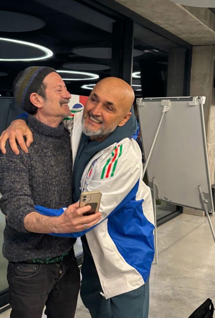 GALLERY Rocco Papaleo incontra la Nazionale: le foto con Spalletti e i calciatori - immagine 3