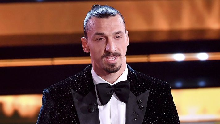 Zlatan Ibrahimovic, attaccante del Milan, qui sul palco del teatro 'Ariston' per il Festival di Sanremo 2021 | AC Milan News (Getty Images) 