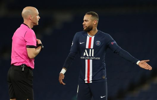 PARIS, FRANCE - MARCH 11: (FREE FOR EDITORIAL USE) In this handout image provided by UEFA, Referee Anthony Taylor speaks to Neymar of Paris Saint-Germain during the UEFA Champions League round of 16 second leg match between Paris Saint-Germain and Borussia Dortmund at Parc des Princes on March 11, 2020 in Paris, France. The match is played behind closed doors as a precaution against the spread of COVID-19 (Coronavirus). (Photo by UEFA - Handout/UEFA via Getty Images) PARIS, FRANCE - MARCH 11: (FREE FOR EDITORIAL USE) In this handout image provided by UEFA, Referee Anthony Taylor speaks to Neymar of Paris Saint-Germain during the UEFA Champions League round of 16 second leg match between Paris Saint-Germain and Borussia Dortmund at Parc des Princes on March 11, 2020 in Paris, France. The match is played behind closed doors as a precaution against the spread of COVID-19 (Coronavirus). (Photo by UEFA - Handout/UEFA via Getty Images)