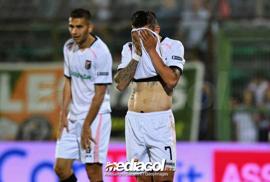  VENICE, ITALY - APRIL 27:  Aleksandar Trajkovski of US Citta di Palermo shows his dejection during the serie B match between Venezia FC and US Citta di Palermo at Stadio Pier Luigi Penzo on April 27, 2018 in Venice, Italy.  (Photo by Alessandro Sabattini/Getty Images) 