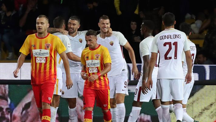 BENEVENTO, ITALY - SEPTEMBER 20:  Aleksandar Kolarov of Roma celebrates after scoring his team's 4th goal during the Serie A match between Benevento Calcio and AS Roma at Stadio Ciro Vigorito on September 20, 2017 in Benevento, Italy.  (Photo by Maurizio Lagana/Getty Images)
