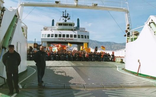 Lo sbarco dei tifosi messinesi a Reggio Calabria Lo sbarco dei tifosi messinesi a Reggio Calabria