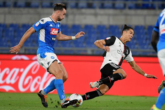 ROME, ITALY - JUNE 17: Cristiano Ronaldo of Juventus fights for the ball with Fabian Ruiz of SSC Napoli during the Coppa Italia Final match between Juventus and SSC Napoli at Olimpico Stadium on June 17, 2020 in Rome, Italy. (Photo by Marco Rosi/Getty Images) ROME, ITALY - JUNE 17: Cristiano Ronaldo of Juventus fights for the ball with Fabian Ruiz of SSC Napoli during the Coppa Italia Final match between Juventus and SSC Napoli at Olimpico Stadium on June 17, 2020 in Rome, Italy. (Photo by Marco Rosi/Getty Images)