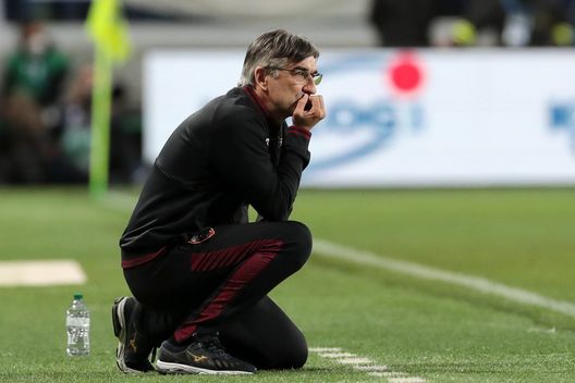 BERGAMO, ITALY - APRIL 27: Ivan Juric, Head Coach of Torino FC looks on during the Serie A match between Atalanta BC and Torino FC at Gewiss Stadium on April 27, 2022 in Bergamo, Italy. (Photo by Emilio Andreoli/Getty Images) Juric e la costruzione dal basso: “Una follia contro squadre che pressano”- immagine 2