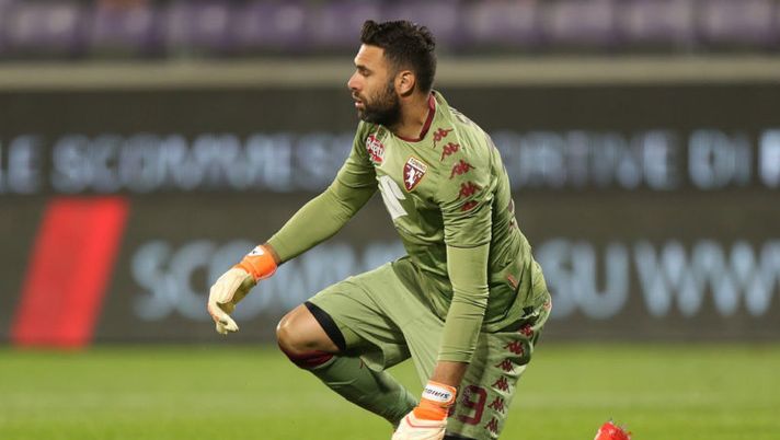 FLORENCE, ITALY - OCTOBER 25: Salvatore Sirigu of Torino Fc in action during the Serie A match between ACF Fiorentina and Torino FC at Stadio Artemio Franchi on October 25, 2017 in Florence, Italy. (Photo by Gabriele Maltinti/Getty Images) Torino, ipotesi Milinkovic in porta: lui ci spera, possibile staffetta con Sirigu a Marassi - immagine 1