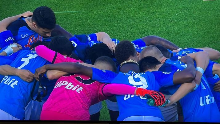 FOTO La Fiorentina omaggia il Napoli (in campo e sui social): il pasillo de honor! - immagine 1
