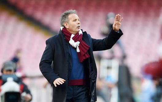  NAPLES, ITALY - DECEMBER 18: Torino's coach Sinisa Mihajlovic gestures during the Serie A match between SSC Napoli and FC Torino at Stadio San Paolo on December 18, 2016 in Naples, Italy. (Photo by Francesco Pecoraro/Getty Images) 