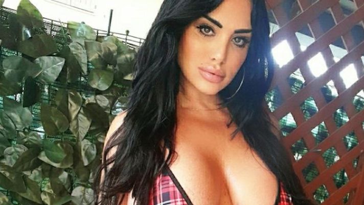 SOCIAL/ Marika Fruscio esulta dopo Napoli-Lazio: scatto hot con… solo la maglia - immagine 1