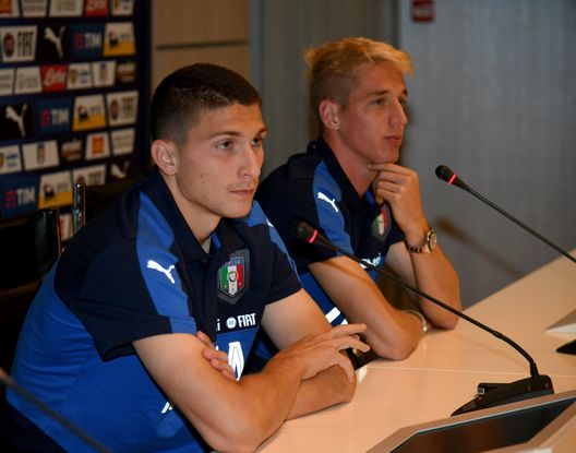 Andrea Conti e Mattia Caldara durante una conferenza della Nazionale Andrea Conti e Mattia Caldara durante una conferenza della Nazionale