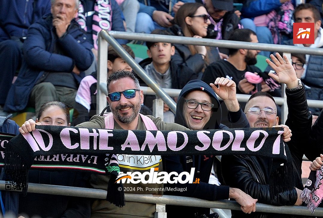 FOTOTIFO Palermo-Como 3-0, gli scatti ai tifosi al “Renzo Barbera” (GALLERY) - immagine 45