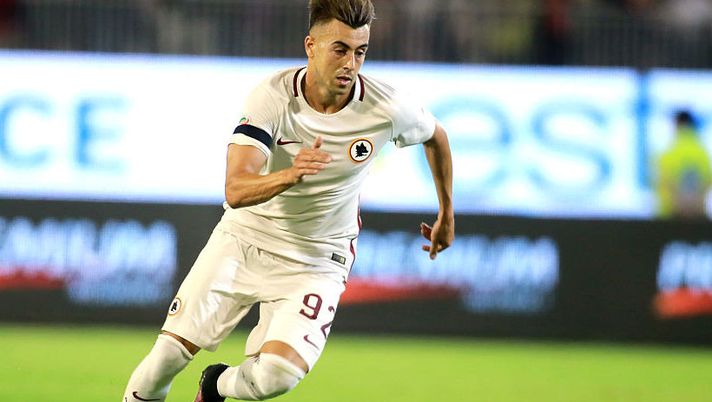 CAGLIARI, ITALY - AUGUST 28: Stephan El Shaarawy of Roma in action during the Serie A match between Cagliari Calcio and AS Roma at Stadio Sant'Elia on August 28, 2016 in Cagliari, Italy. (Photo by Enrico Locci/Getty Images) *** Local Caption *** Stephan El Shaarawy Roma, Spalletti dall’emergenza difesa a El Shaarawy: le scelte di formazione - immagine 1