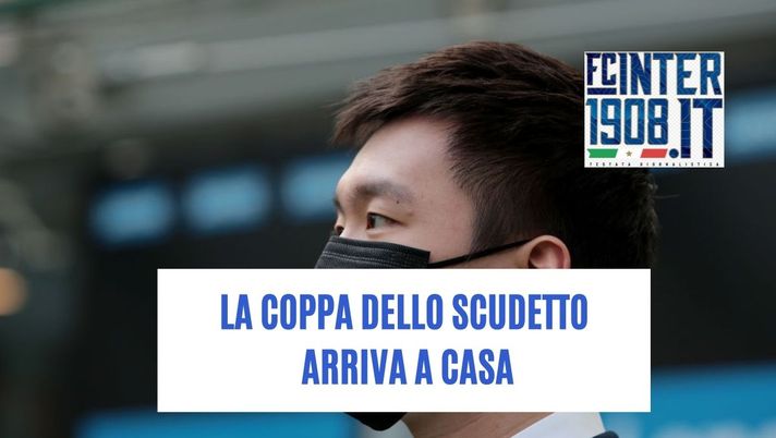 UFFICIALE – Inter, la coppa arriva a casa: il trofeo scudetto in sede nelle mani di Zhang UFFICIALE – Inter, la coppa arriva a casa: il trofeo scudetto in sede nelle mani di Zhang