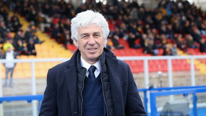 LECCE, ITALY - MARCH 01:  Head coach of Atalanta Giampiero Gasperini looks on during the Serie A match between US Lecce and  Atalanta BC at Stadio Via del Mare on March 1, 2020 in Lecce, Italy.  (Photo by Maurizio Lagana/Getty Images) 
