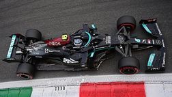 F1, Bottas vince in Turchia davanti a Verstappen. Leclerc 4° davanti a Hamilton