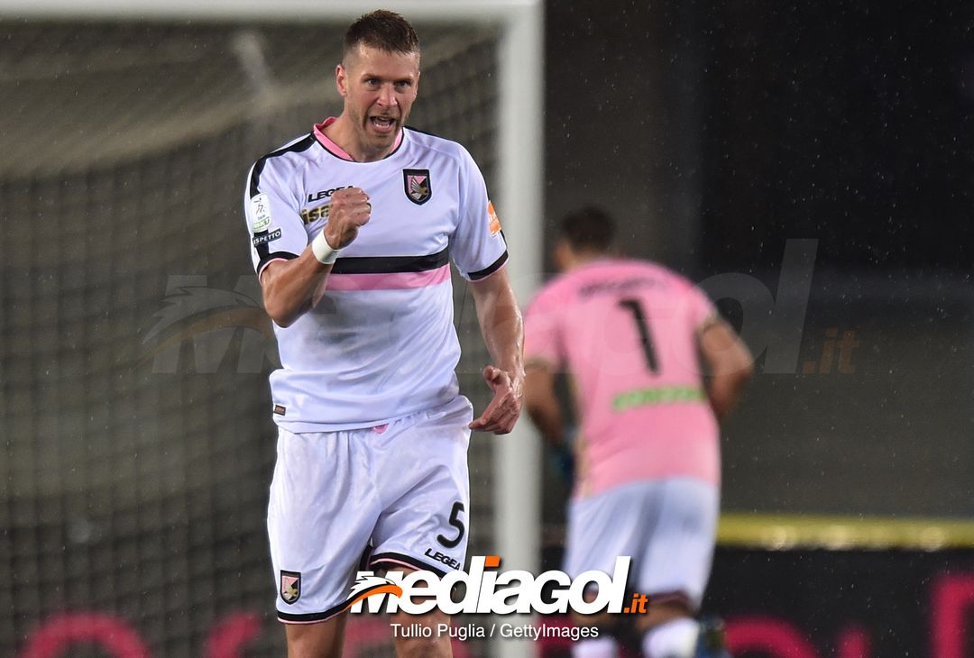  during the Serie b match between Hellas Verona and US Citta di Palermo at Stadio Marcantonio Bentegodi on November 23, 2018 in Verona, Italy. 