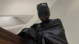 VIDEO / Evra è scatenato: si traveste da Batman e…