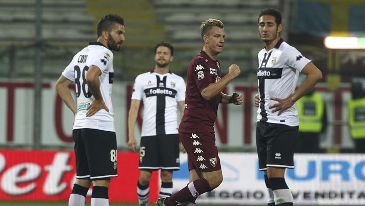 PARMA, ITALY - MARCH 22:  Maxi Lopez (C) of Torino FC celebrates after scoring the opening goal during the Serie A match between Parma FC and Torino FC at Stadio Ennio Tardini on March 22, 2015 in Parma, Italy.  (Photo by Marco Luzzani/Getty Images) 