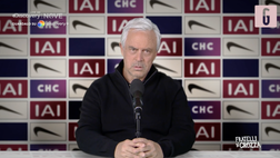 VIDEO Mourinho, Crozza diventa lo ‘Special One’: “Inter zeru tituli in borsa”. E Conte…