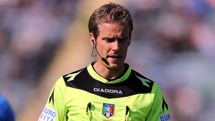 EMPOLI, ITALY - MAY 01: Daniele Chiffi referee during the Serie A match between Empoli FC and Bologna FC at Stadio Carlo Castellani on May 1, 2016 in Empoli, Italy.  (Photo by Gabriele Maltinti/Getty Images)