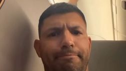 Aguero qualche problema in aereo: i tifosi del Brasile non lo fanno dormire (VIDEO)