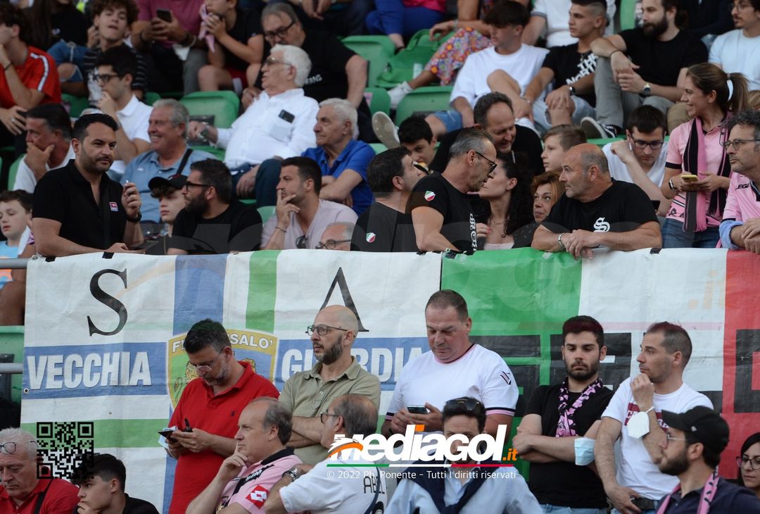 Fototifo, i tifosi allo stadio per Palermo-Feralpisaló 1-0 (gallery) - immagine 190