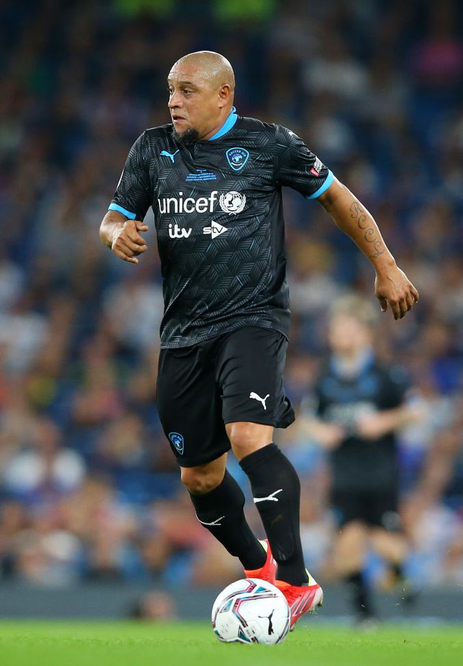 (Photo by Alex Livesey/Getty Images) Roberto Carlos “vinto alla lotteria”: giocherà una partita con una squadra di un pub inglese- immagine 2