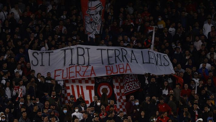 Siviglia, i tifosi tornano allo stadio e “ignorano” il derby con il Betis: solo cori d’amore a Jordan - immagine 1