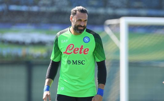 (Photo by SSC NAPOLI via Getty Images) sirigu napoli