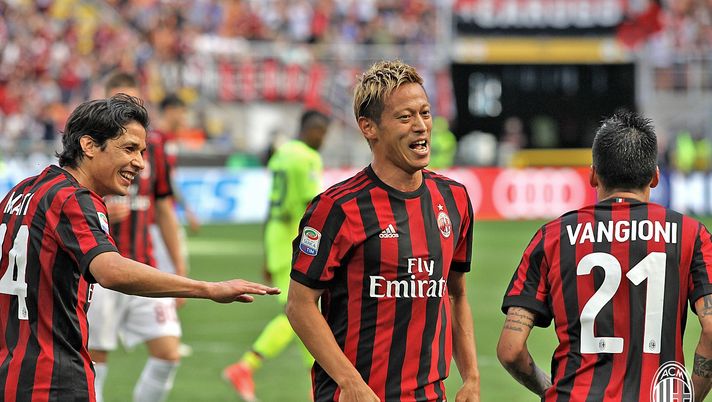 Mati Fernandez, Keisuke Honda e Leonel Vangioni esultano in Milan-Bologna 3-0 (credits: acmilan.com) Mati Fernandez Honda Vangioni Milan