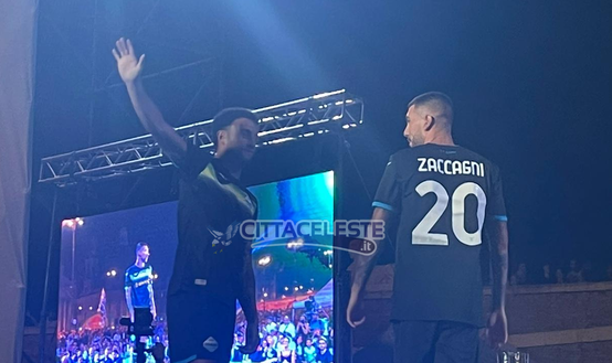 NUOVE MAGLIE / Quasi 10mila in piazza, ecco foto e video della serata! - immagine 6