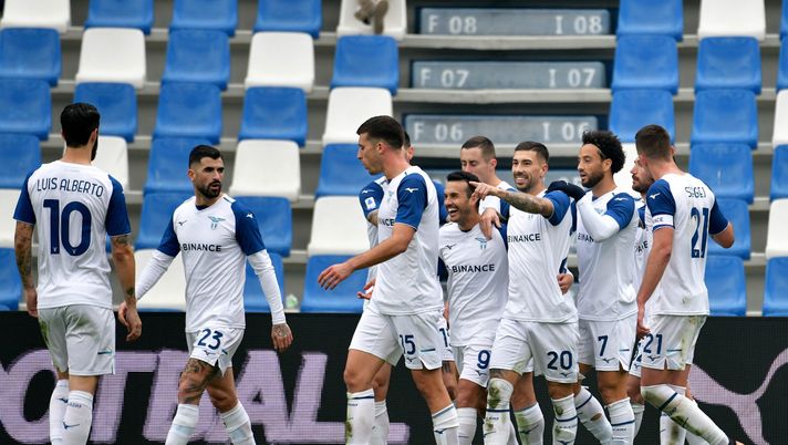 REGGIO NELL'EMILIA, ITALY - JANUARY 15: Mattia Zaccagni of SS Lazio celebrates the opening goal from the penalty spot with his team mates during the Serie A match between US Sassuolo and SS Lazio at Mapei Stadium - Citta' del Tricolore on January 15, 2023 in Reggio nell'Emilia, Italy. (Photo by Marco Rosi - SS Lazio/Getty Images) Lazio Sassuolo