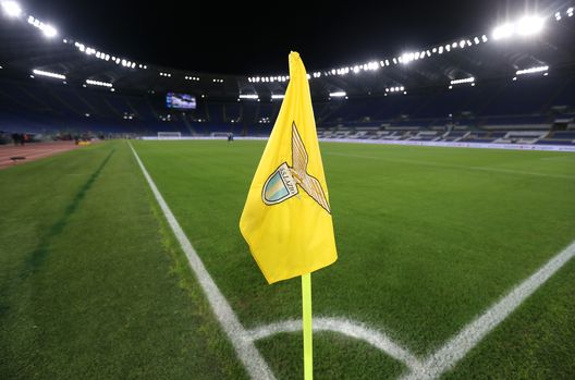 ROME, ITALY - DECEMBER 20: A detailed view of a corner flag ahead of the Serie A match between SS Lazio and SSC Napoli at Stadio Olimpico on December 20, 2020 in Rome, Italy.Sporting stadiums around Italy remain under strict restrictions due to the Coronavirus Pandemic as Government social distancing laws prohibit fans inside venues resulting in games being played behind closed doors. (Photo by Paolo Bruno/Getty Images) ROME, ITALY - DECEMBER 20: A detailed view of a corner flag ahead of the Serie A match between SS Lazio and SSC Napoli at Stadio Olimpico on December 20, 2020 in Rome, Italy.Sporting stadiums around Italy remain under strict restrictions due to the Coronavirus Pandemic as Government social distancing laws prohibit fans inside venues resulting in games being played behind closed doors. (Photo by Paolo Bruno/Getty Images)