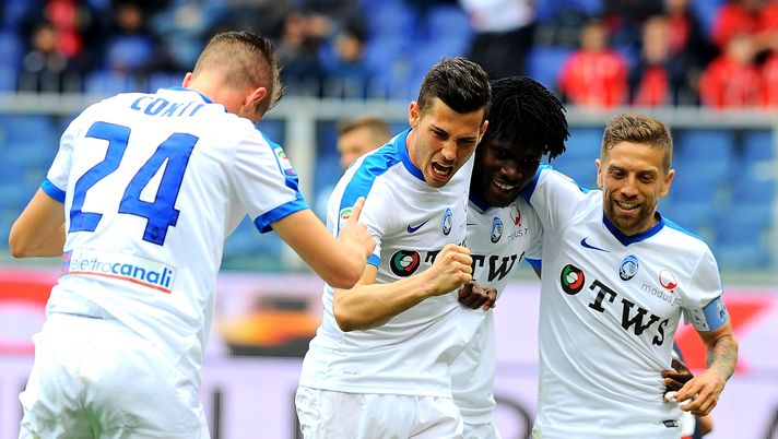 GENOA, ITALY - APRIL 02:   Atalanta players celebrates after score 0-3 during the Serie A match between Genoa CFC and Atalanta BC at Stadio Luigi Ferraris on April 2, 2017 in Genoa, Italy.  (Photo by Paolo Rattini/Getty Images) 